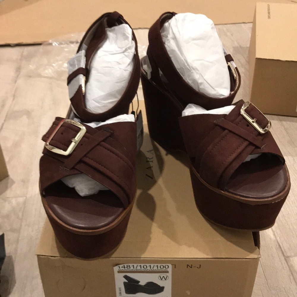 Zara wedge in dark red size 8 or 39euro, new